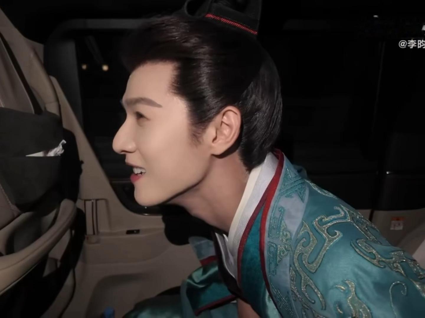 “森林们们给的排面”“很浪漫很美好很幸福”哥哥你值得呀🥹李昀锐一杀青就去打球了