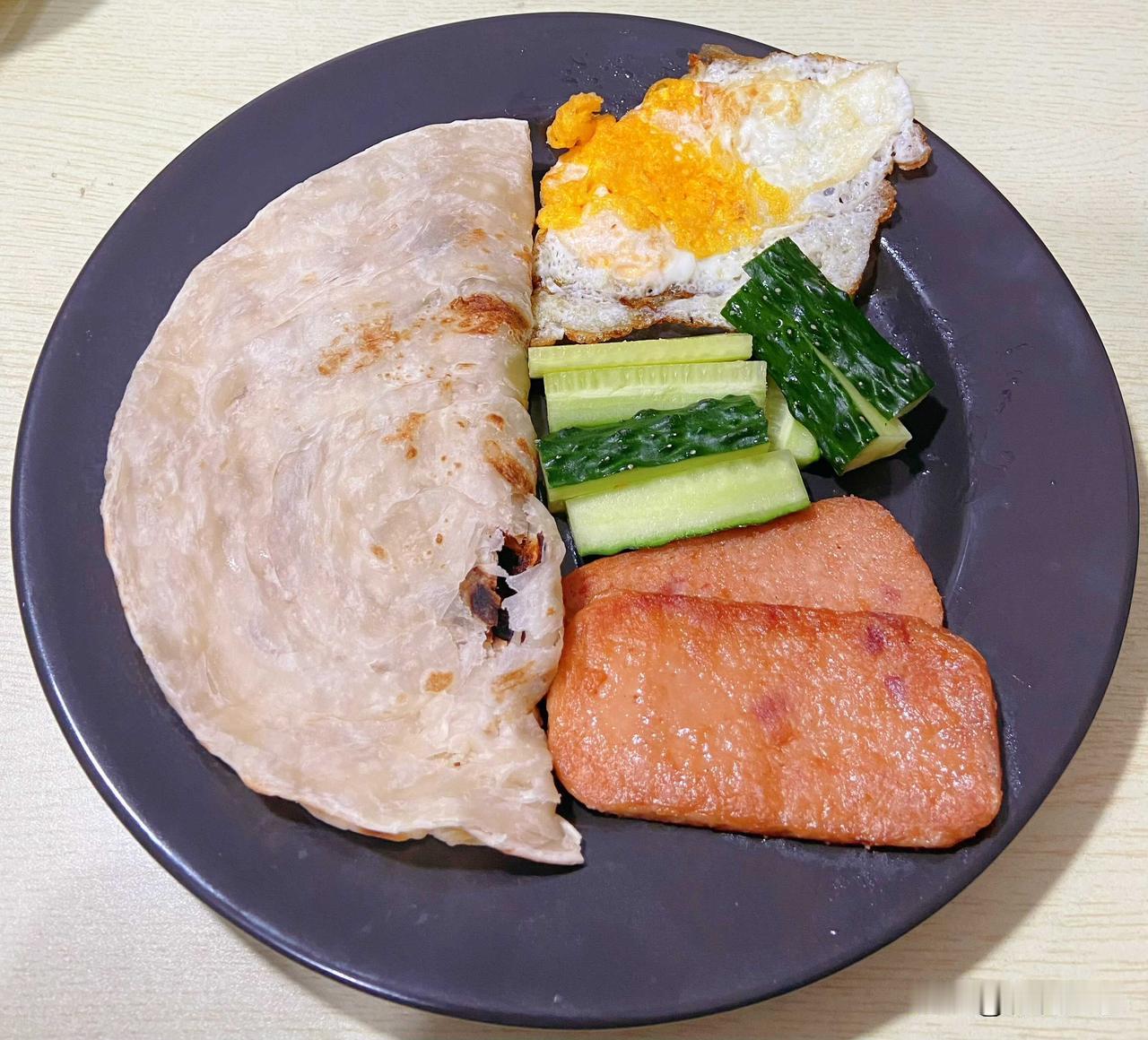 手抓饼也不是非要卷着吃，是吧？

好吧，今日早餐就让手抓饼回归只是饼的本我状态吧