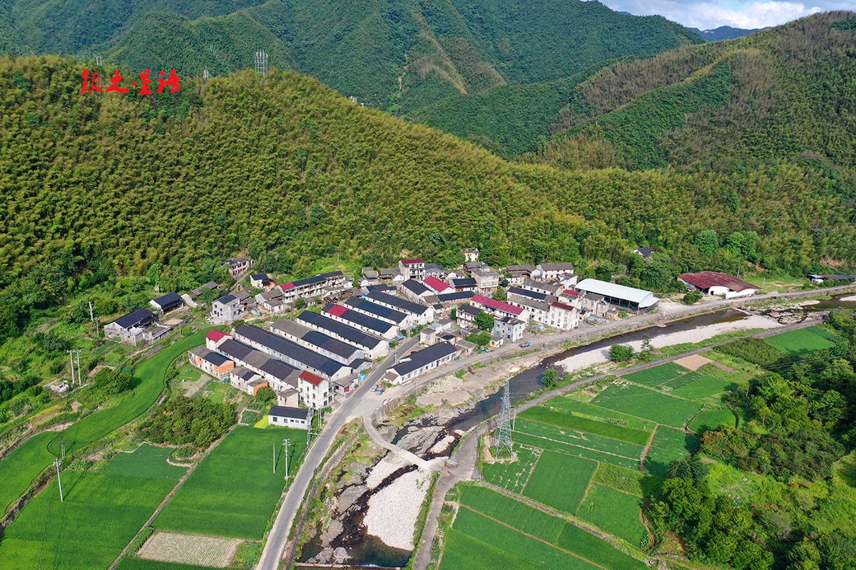 天台山脉深处，浙江省台州市天台县石梁镇九里溪村的下洋自然村，大同溪与九里溪相汇，