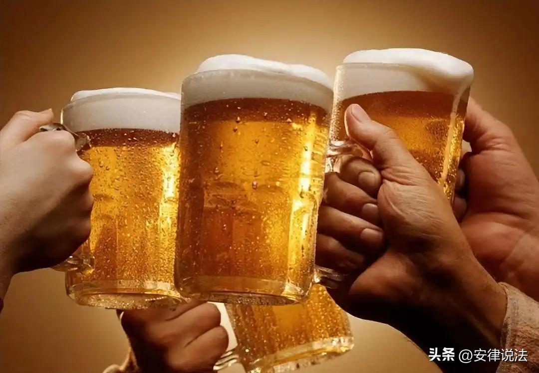 “色字头上一把刀！”贵州贵阳，52岁男子带着比自己小25岁的女下属和另一名同事出