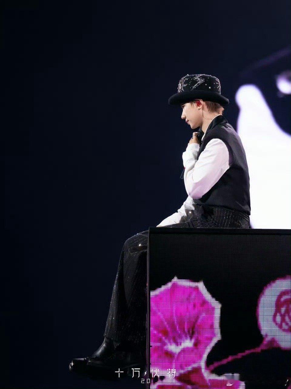 汪苏泷伴手礼伸手还真有人给 汪苏泷的演唱会，总在刷新“宠粉”的标准。当别家还在讨