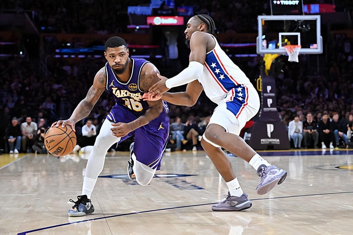 斯马特在比赛第四节单节拿下了7分2篮板4助攻，投篮2中2，三分线外2中2，罚球2