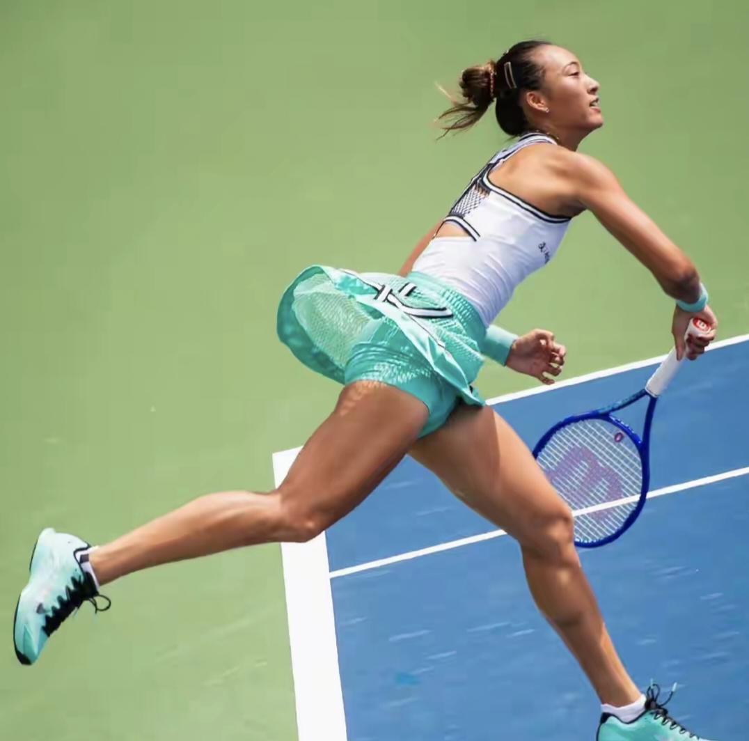 郑钦文以下犯上，2：0力克苦主斯瓦泰克，闯进美网八强！
美网八强战，郑钦文迎战斯
