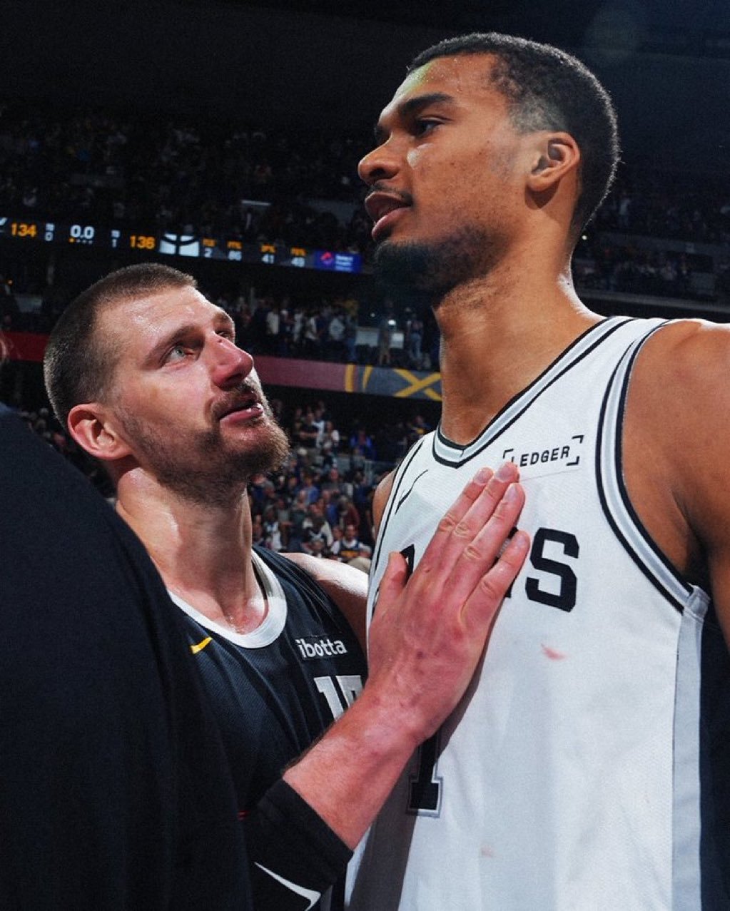 凌晨结束的一场刺激比赛，斑马对决约基奇，打了加时，很好看啊。文班34+18+7+