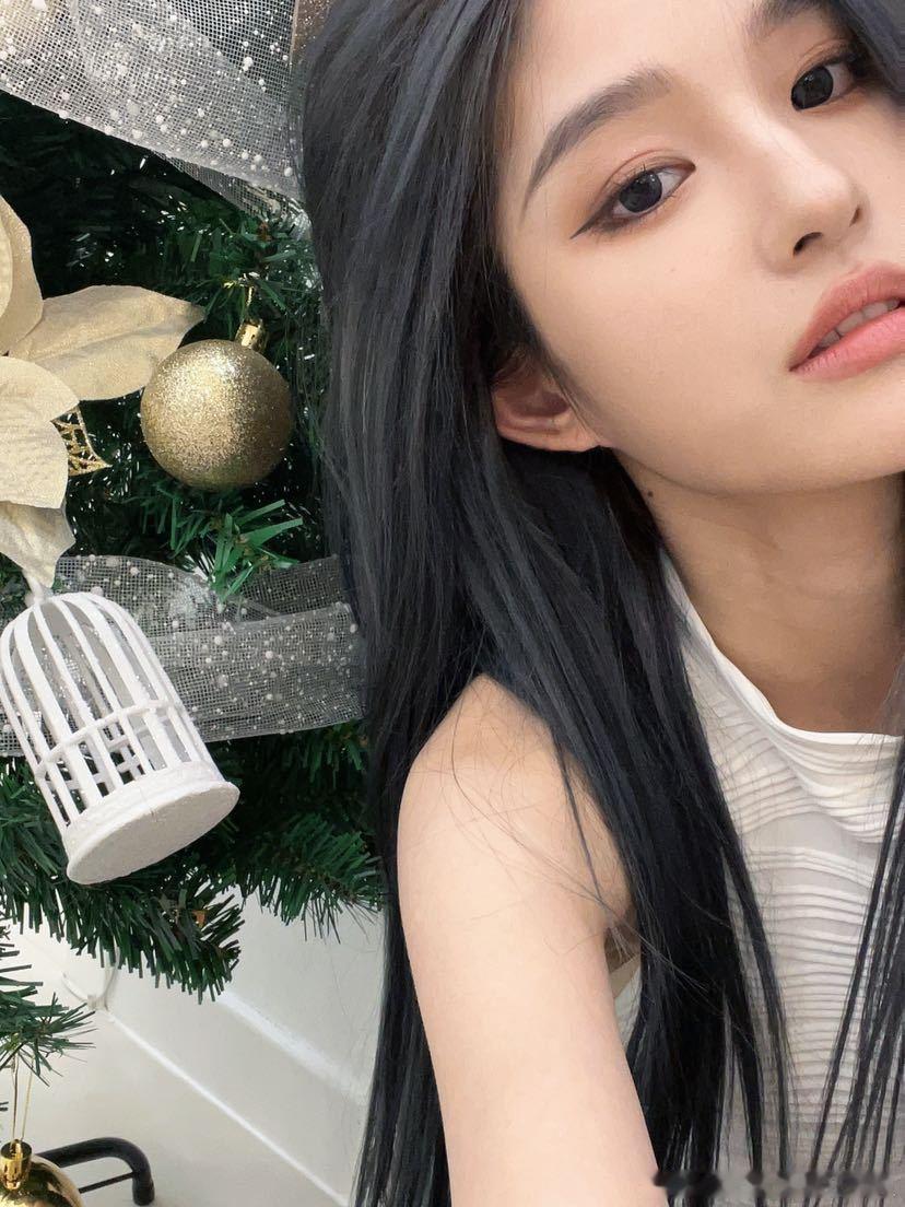 一个优雅的挑水人盛世美颜王奕王奕 脸蛋天才取向狙击 王奕01年小金瓜✨脸蛋天才?