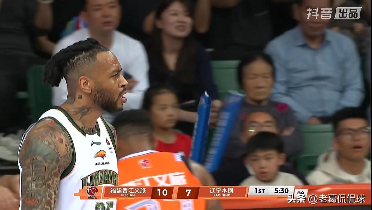 辽宁本钢外援莫兰德真是功不可没呀！在今天辽宁本钢客场以102：94力克福建晋江文