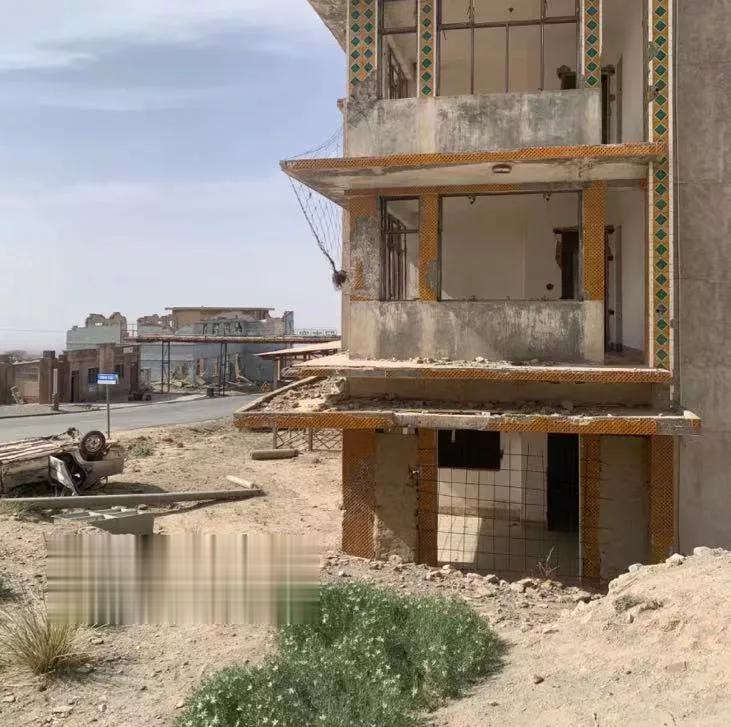 青甘大环线上最最最让人无语的景点厂!!!!
-石油小镇!!!!
真的，这辈子都没