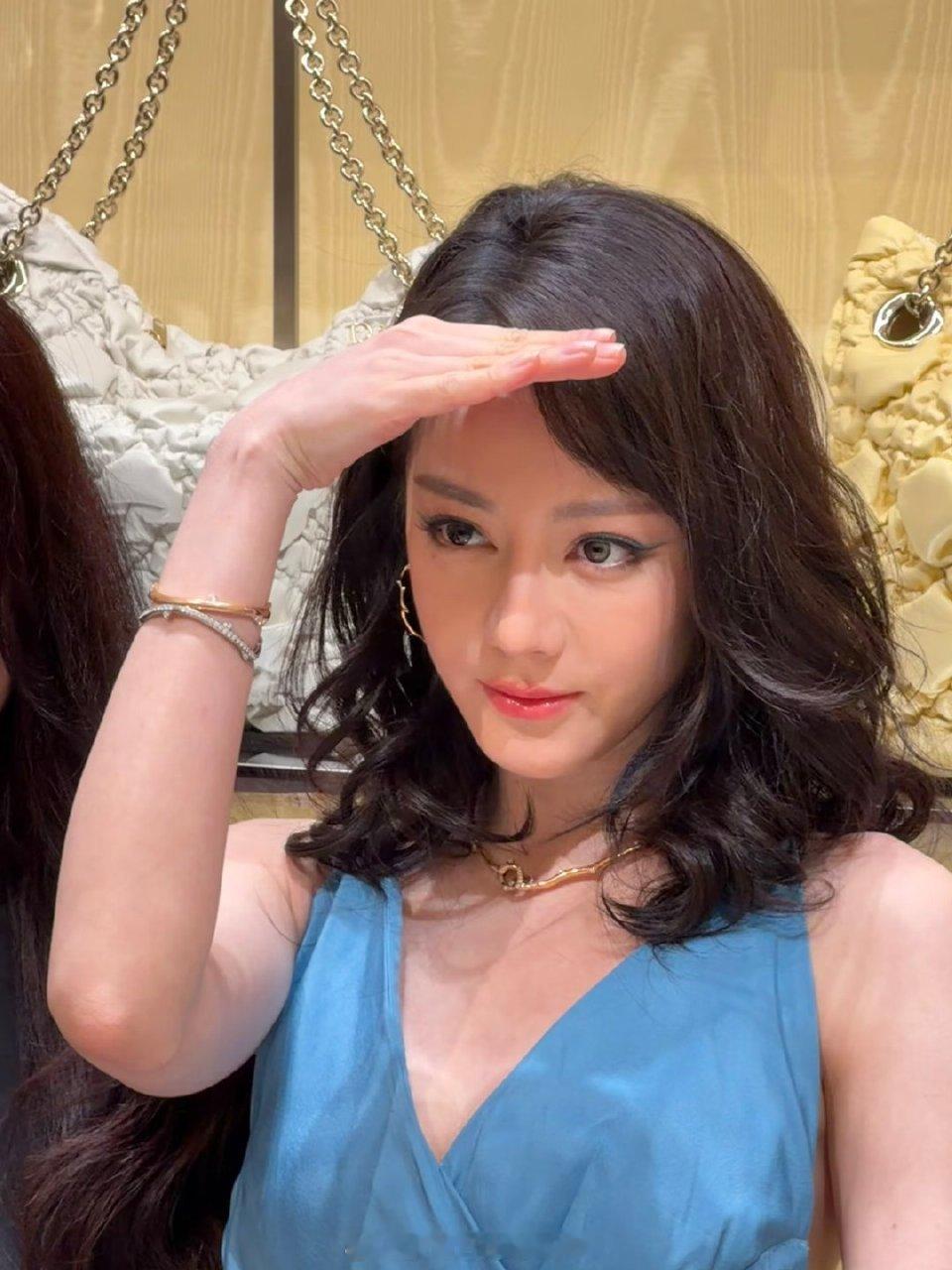 迪丽热巴邓为迪奥生图迪丽热巴，邓为今天迪奥活动，生图状态怎么样？ 