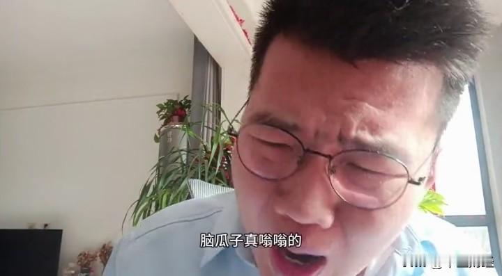 【A股】昨日，市场在反弹，然而，他看好并持有的工业富联却跌停，让这位年轻的投资者