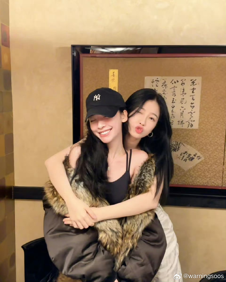 一枝南南把易梦玲化成虞书欣了美女都是相似的 更何况两个人还是好朋友都来看虞书欣的