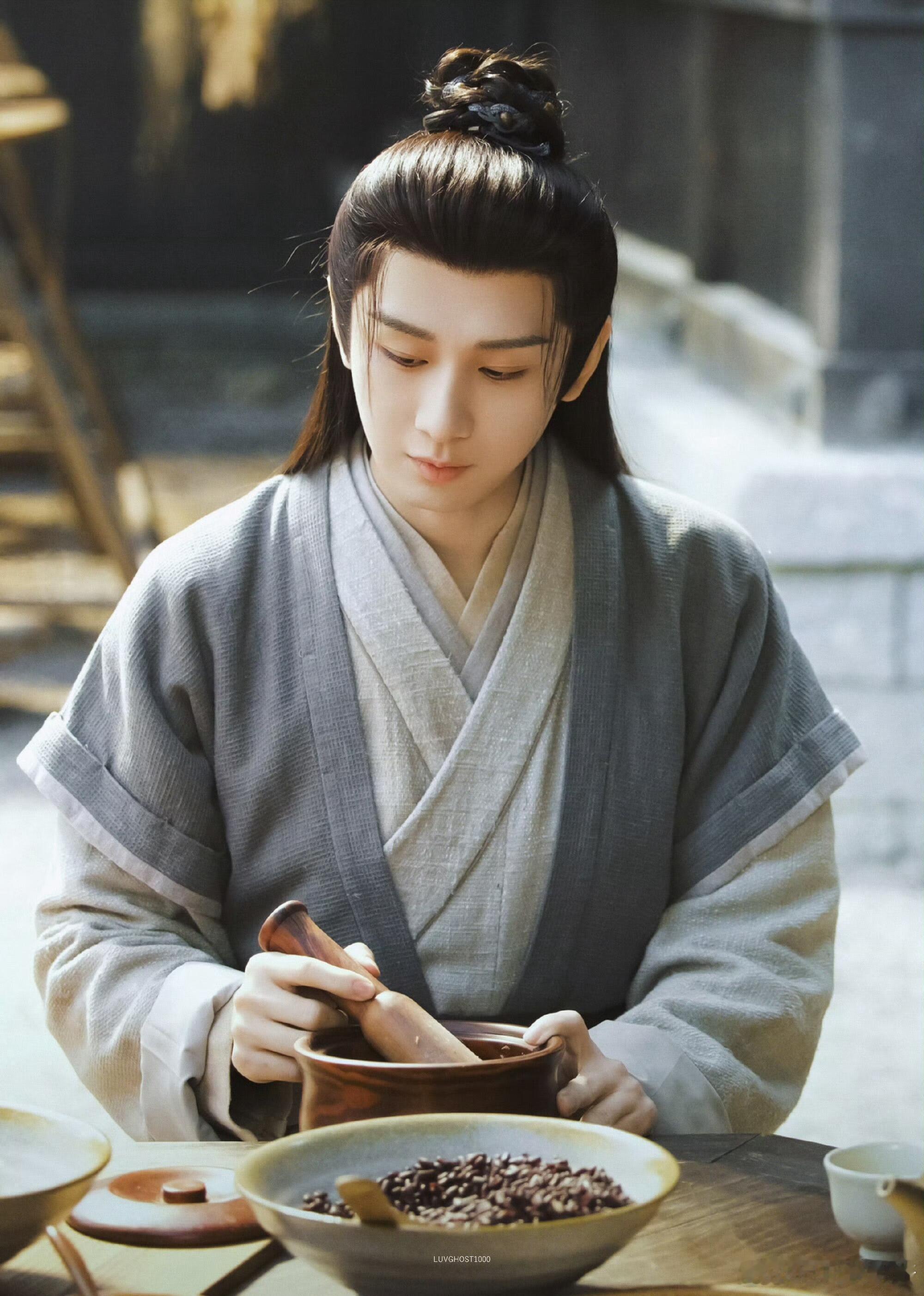 成毅这次的角色好有特点！零武力亦镇朝堂，拆二十四计破万重局，谢淮安以文为刃，于权