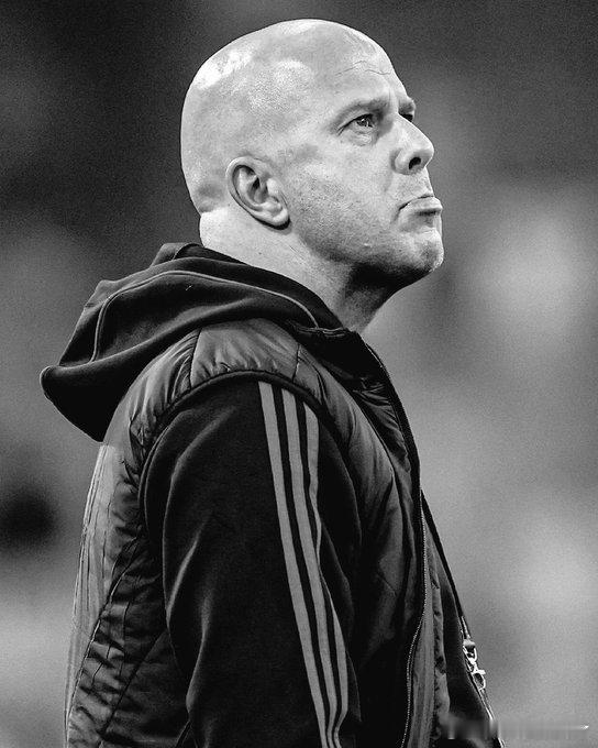 杰拉德：斯洛特的压力来自外部毫无疑问，斯洛特现在压力巨大。我能感受到，大部分利物