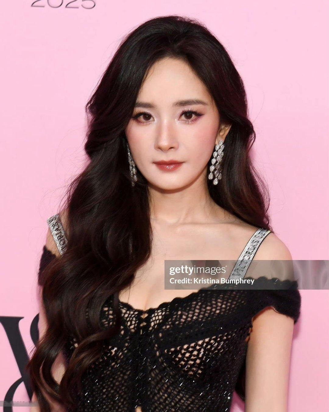 杨幂外媒镜头杨幂维密红毯生图状态 杨幂外媒镜头杨幂[超话] ​ ​​​