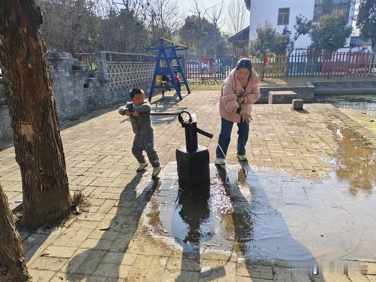 爱发朋友圈，是坦荡，也是温柔
 
总有人说，爱发朋友圈太过张扬，可我始终觉得，愿
