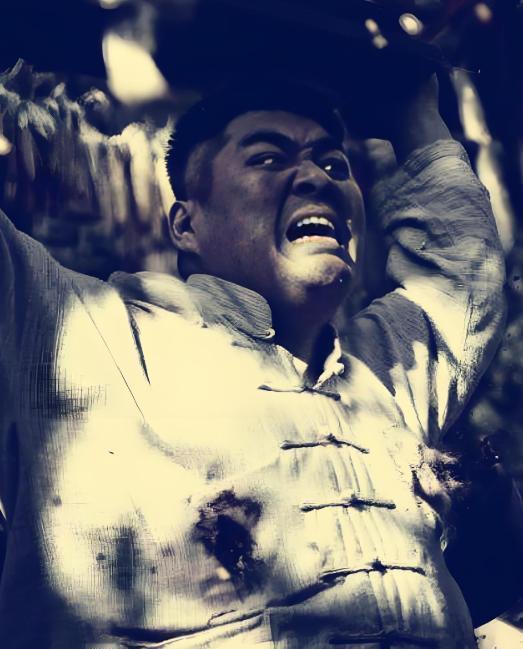 1943年冬，河北灵寿县的土牢里飘出阵阵恶臭。被泡在稀屎堆里四天的刘尚来突然睁开