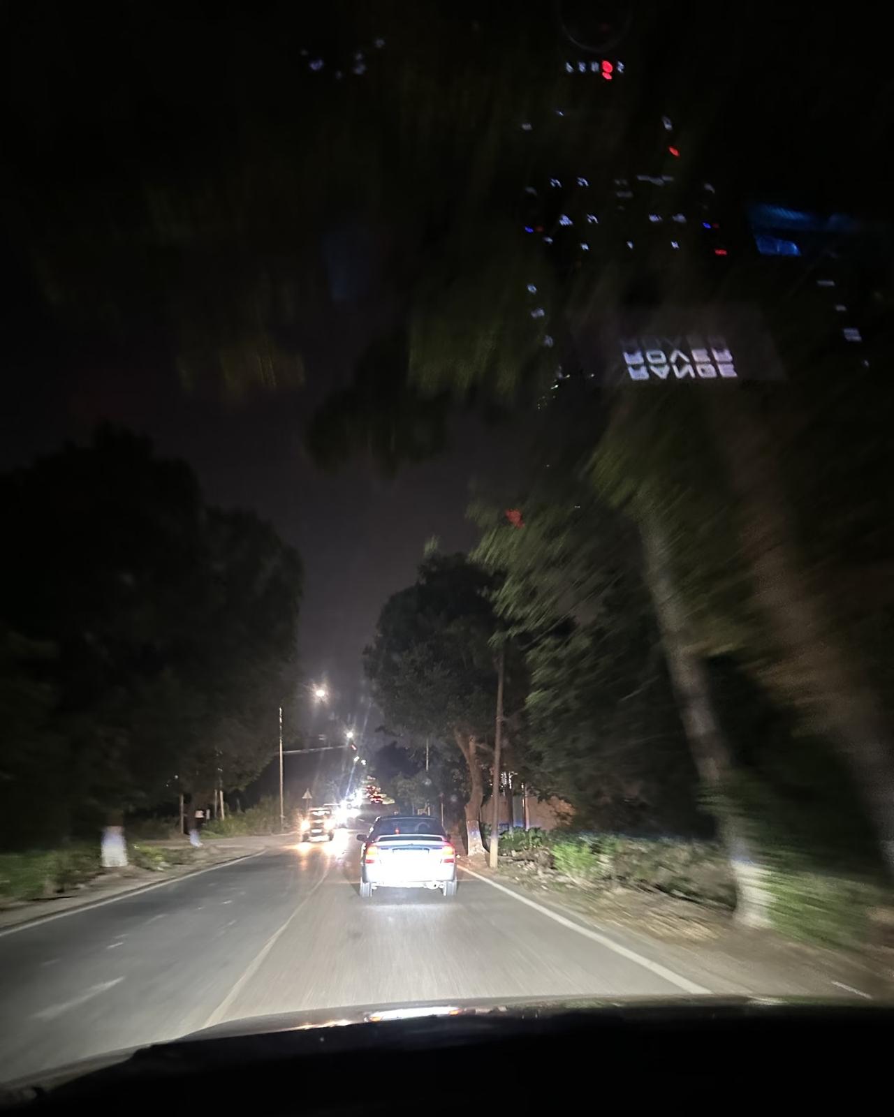 我发现，广东人民开车是真的素质高，不管在乡村道路还是城市道路，他们都不喜欢开远灯