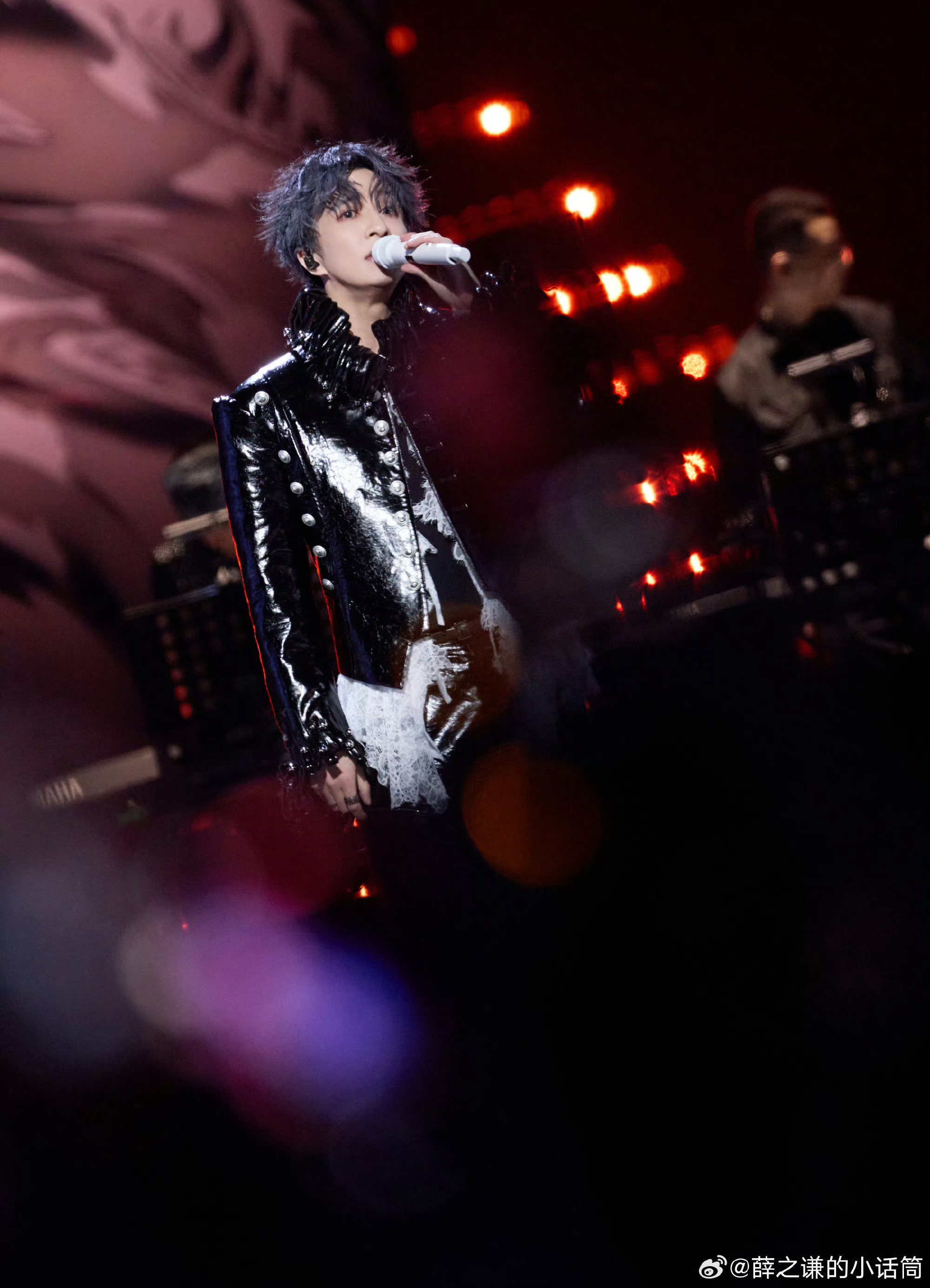 网友询问薛之谦的演唱会是否会取消 这段时间新闻多的乱成一锅粥了，有很多网友都在问