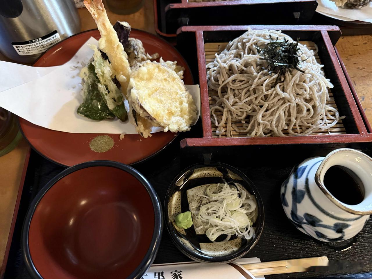 坐标日本日光市。
天妇罗🍤荞麦面。味道是不错，就是价格有点贵。
1900日元。