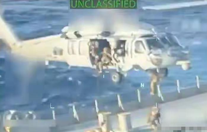 美军强行登船，扣押中国超级油轮，这事情大了！
就在12月20日凌晨，加勒比海国际