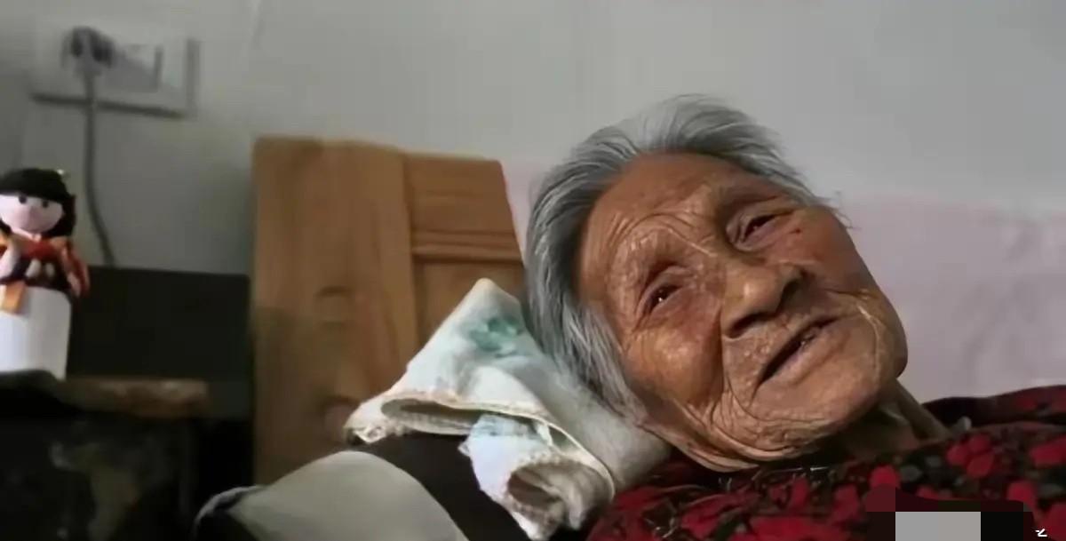 13岁被抓去当慰安妇的老人，晚年拼命作证，日本始终没认错。
毛银梅是朝鲜人，19