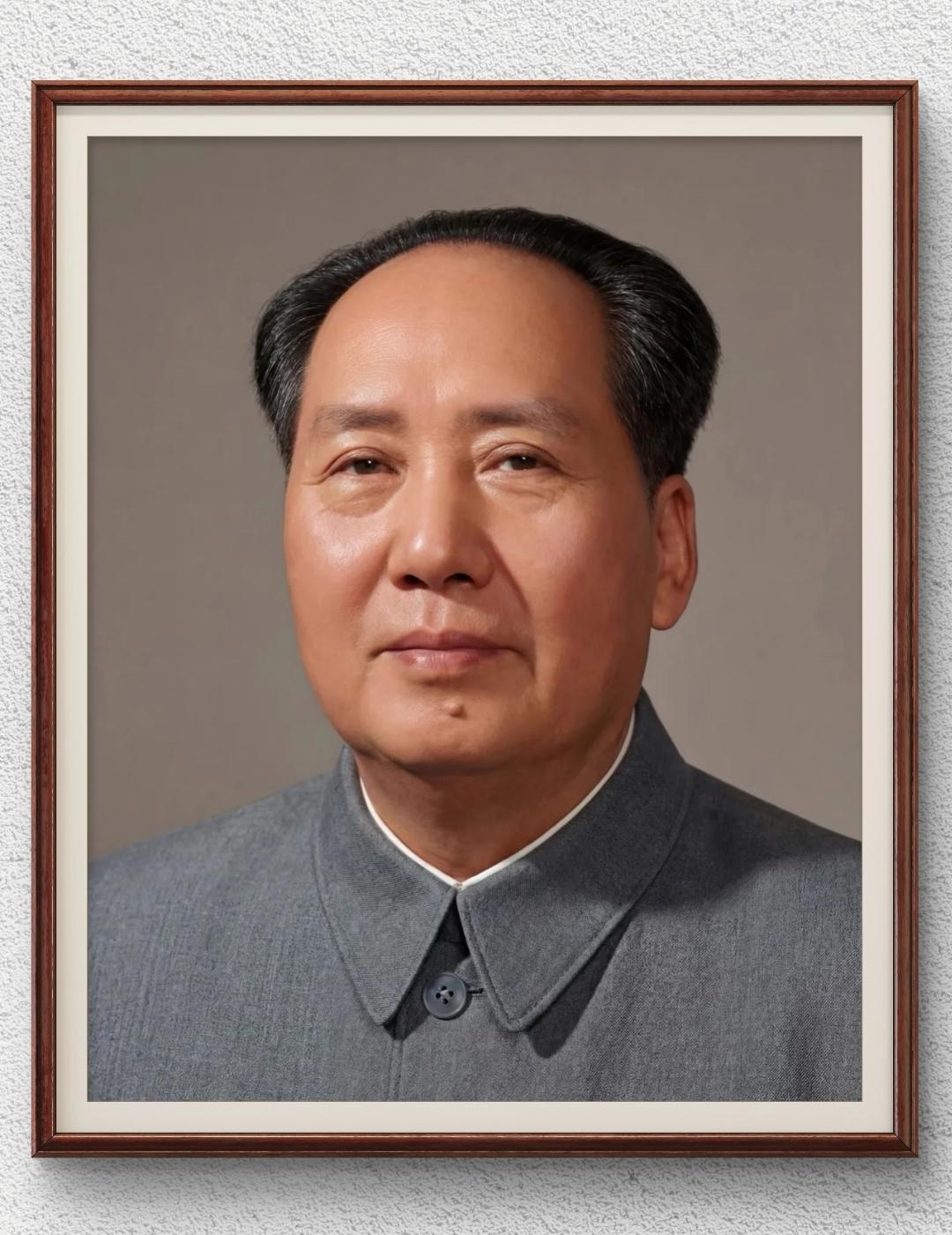 毛主席最豪迈的一句话是：
 
一切反动派都是纸老虎！ 
 
1946年提出，在敌