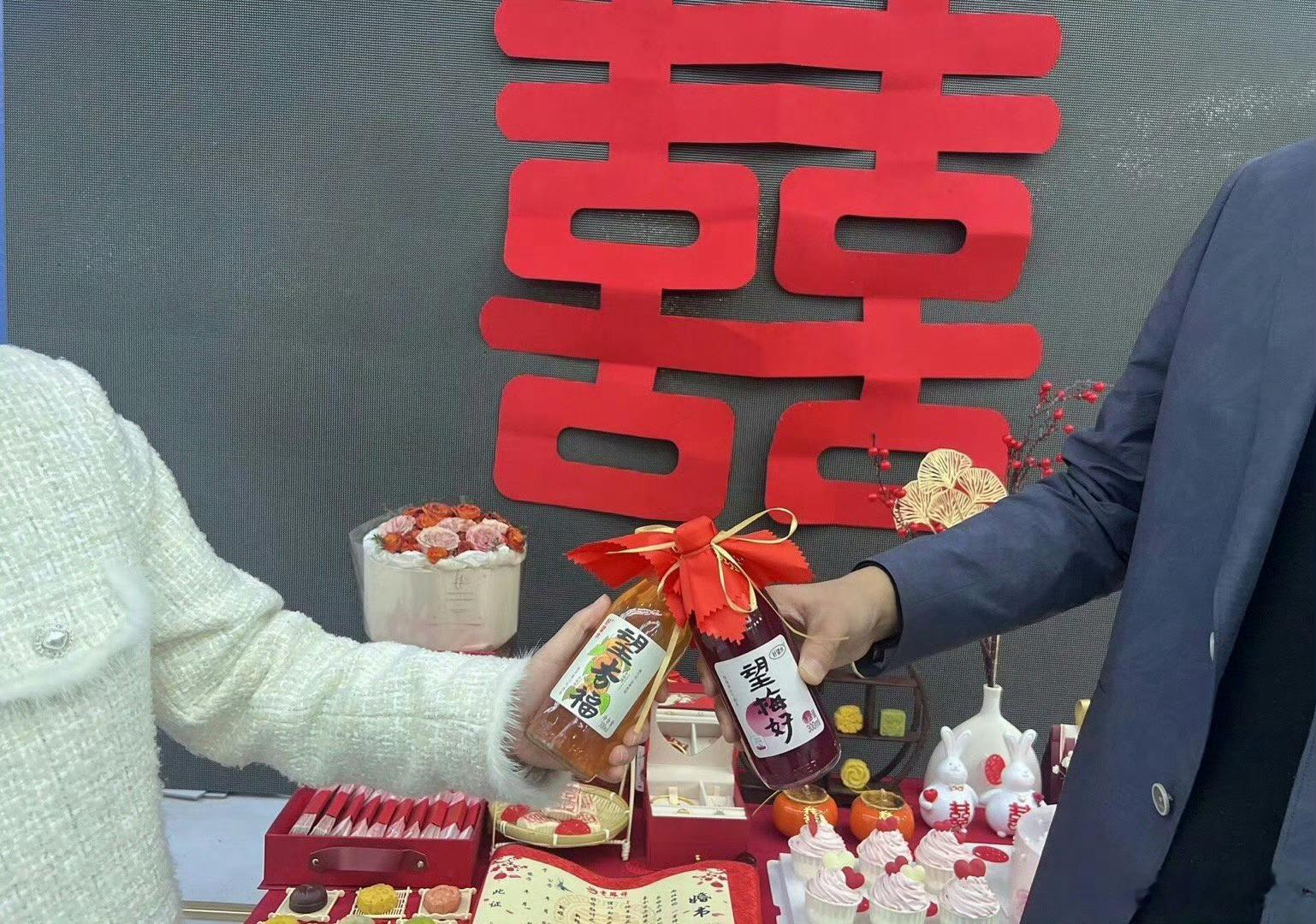 前天订婚 第二天就退婚 没人比我更惨吧 ​​​