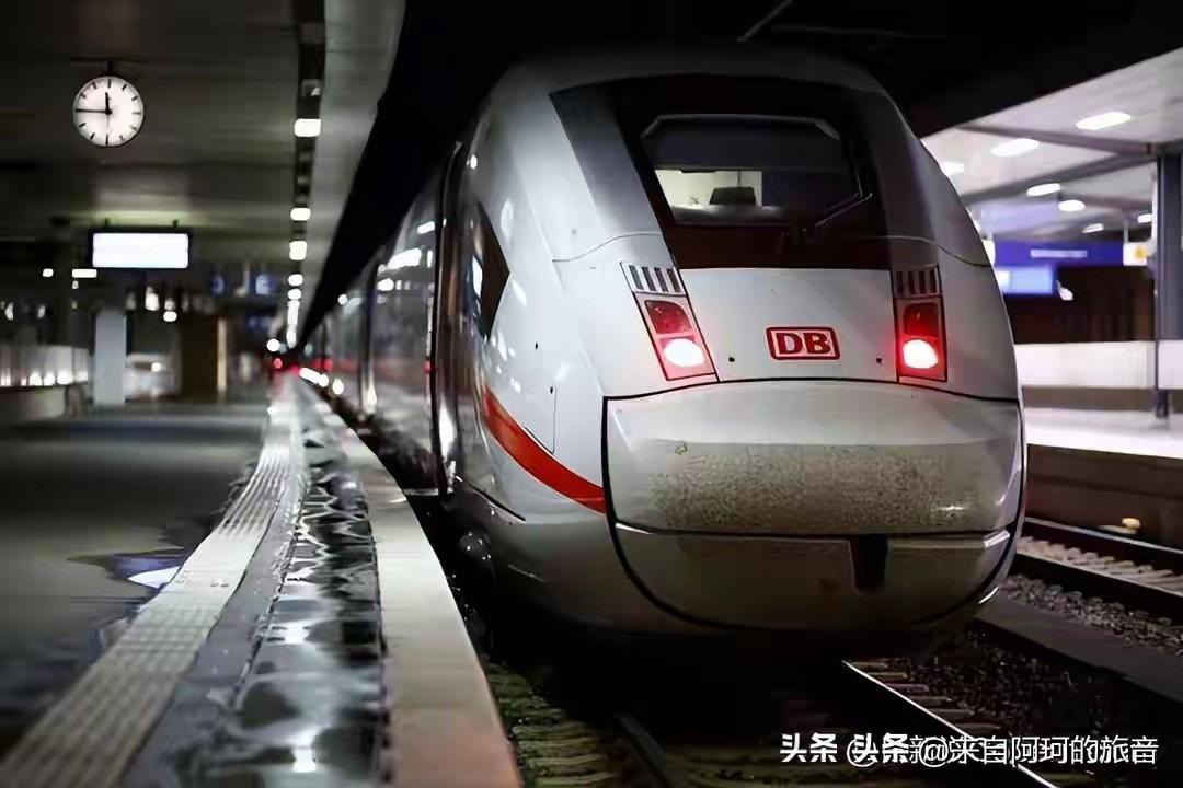 德国铁路昨晚全国停运了两小时，起因就是一台交换机换了之后软件出了故障。但这台交换
