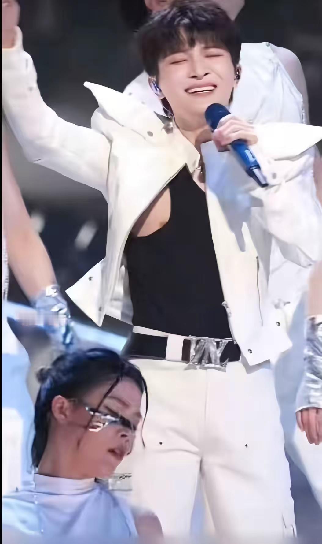 嗯……