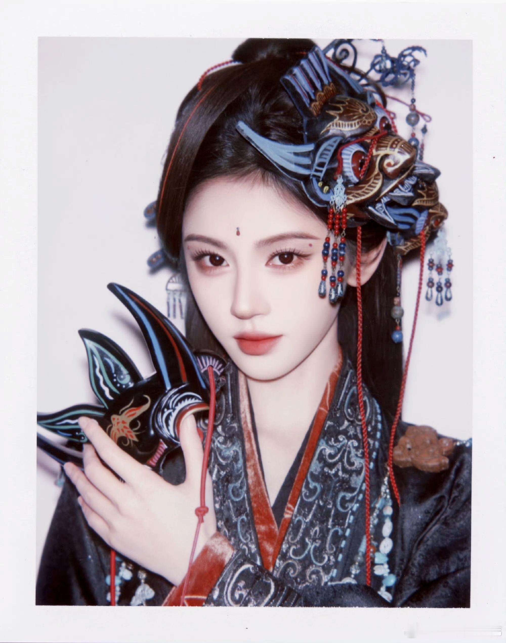 撕拉片·鞠婧祎苏绿夏鞠婧祎傩戏元素造型鞠婧祎苏绿夏拍立得  专栏 · 婧祎专属修