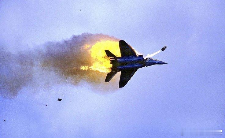 俄罗斯军方在库尔斯克击落一架乌克兰空军米格 29 战斗机。海外新鲜事地球大棋局 