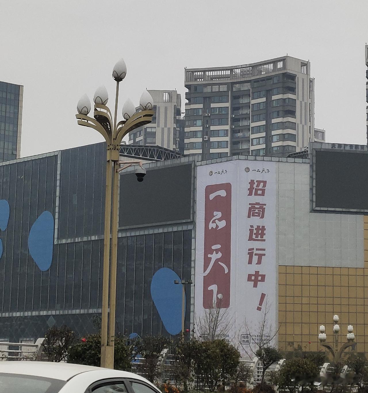 摆了多年的商业体疑似有新动作？这次是真的了吗？

位于南充高坪江东中路上的奥莱广