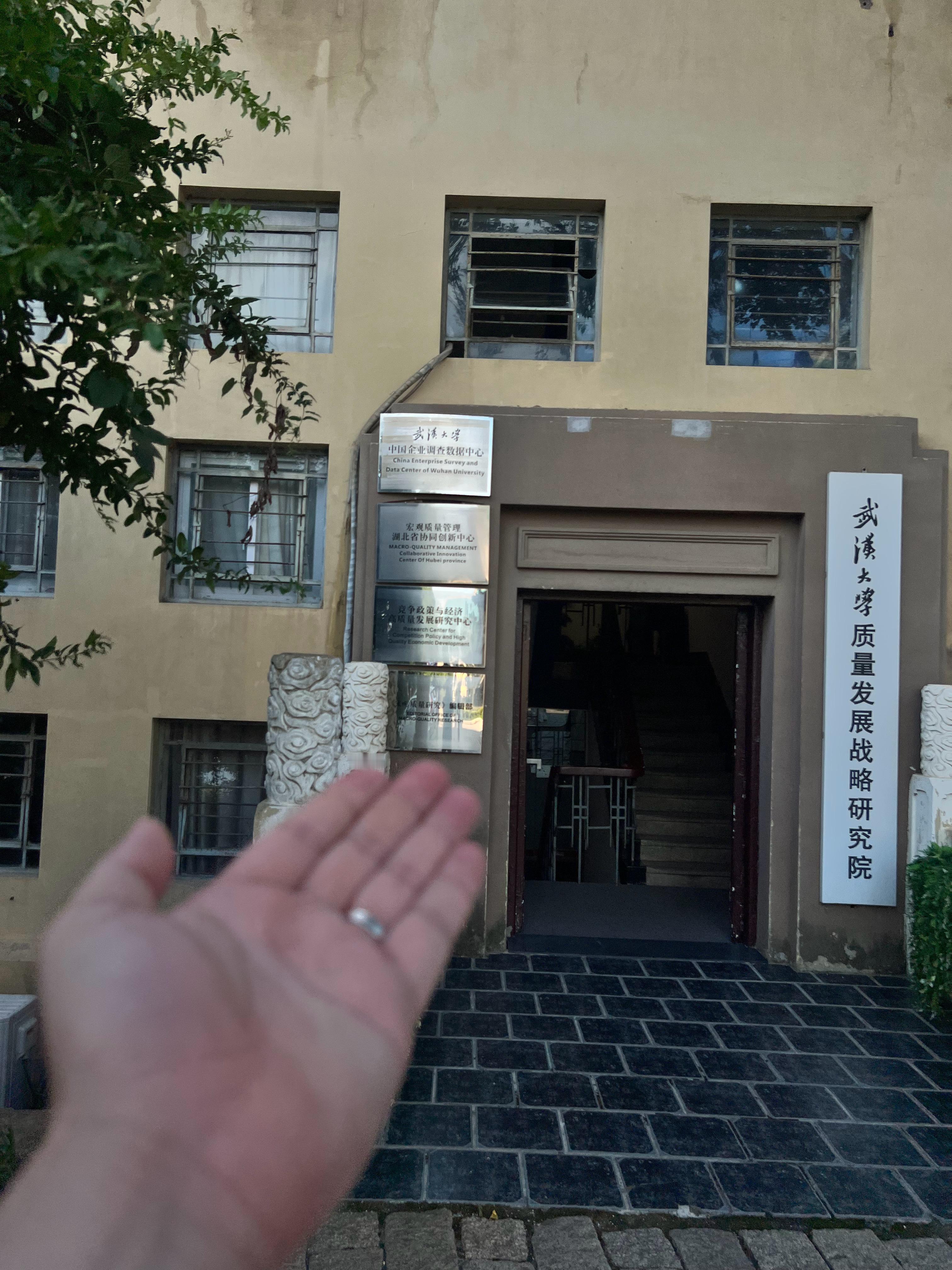 当投资者还去计算现金流折现的时候，说明还没看懂这家企业。  ——卢大宏观 