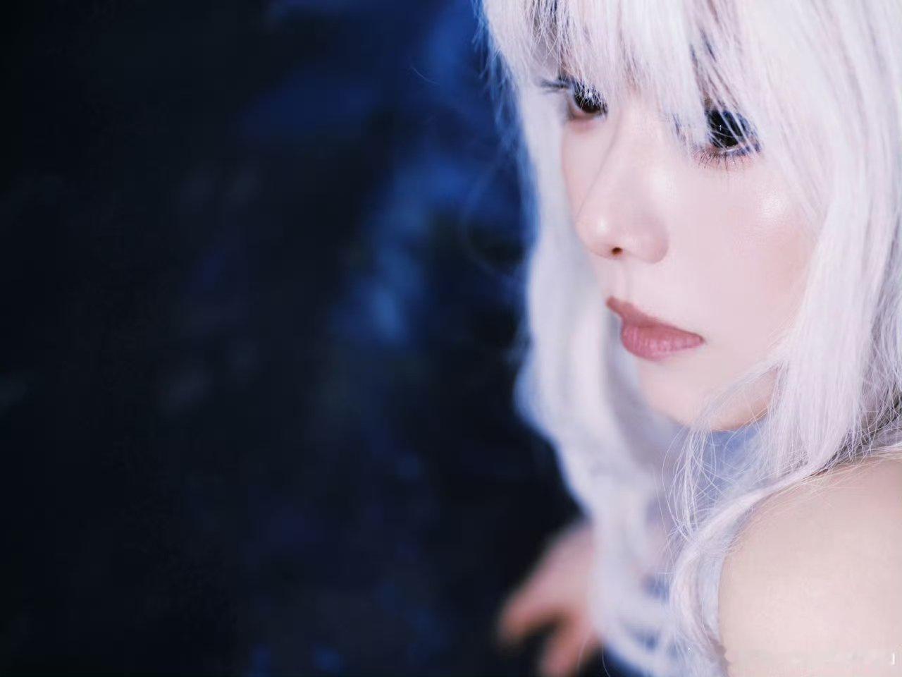 谭松韵谭松韵神明少女谭松韵透纱白发我在心底，悄悄向神明许过一个愿。倏忽间，神明便