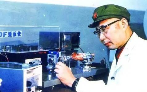 1971年，钱学森通过众多关系，在美国获得了一些激光陀螺的信息，随后就送到了 国