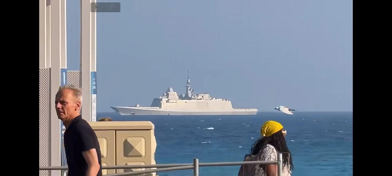 法国网民：法国fremm护卫舰不比055差。

中国网友：法国fremm护卫舰用