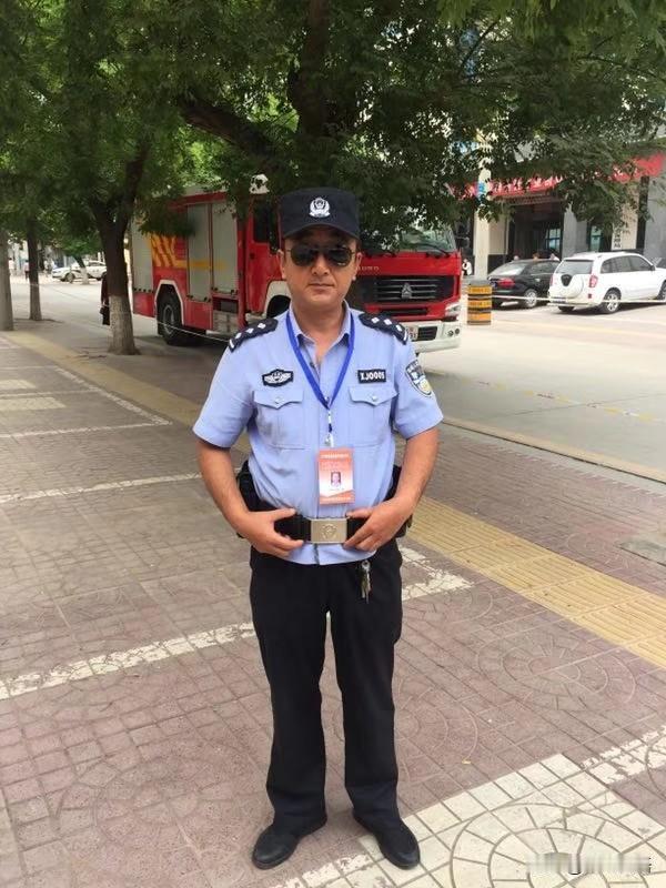 就是一锅大杂烩，没有笑点，都是广告，机器人充斥，人类的悲哀