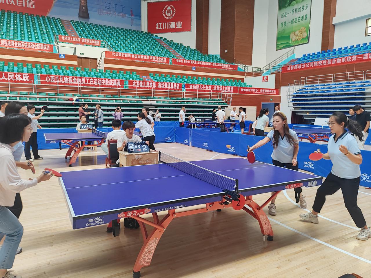 想迅速提高自己的能量值，我有几个妙招。运动是个好办法，像跳绳，跳个 10 分钟，