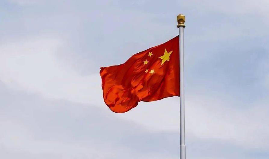 今天的中国这么强大，其实是很反常的，按理说，中国应该比现在更穷、更落后、更弱才对