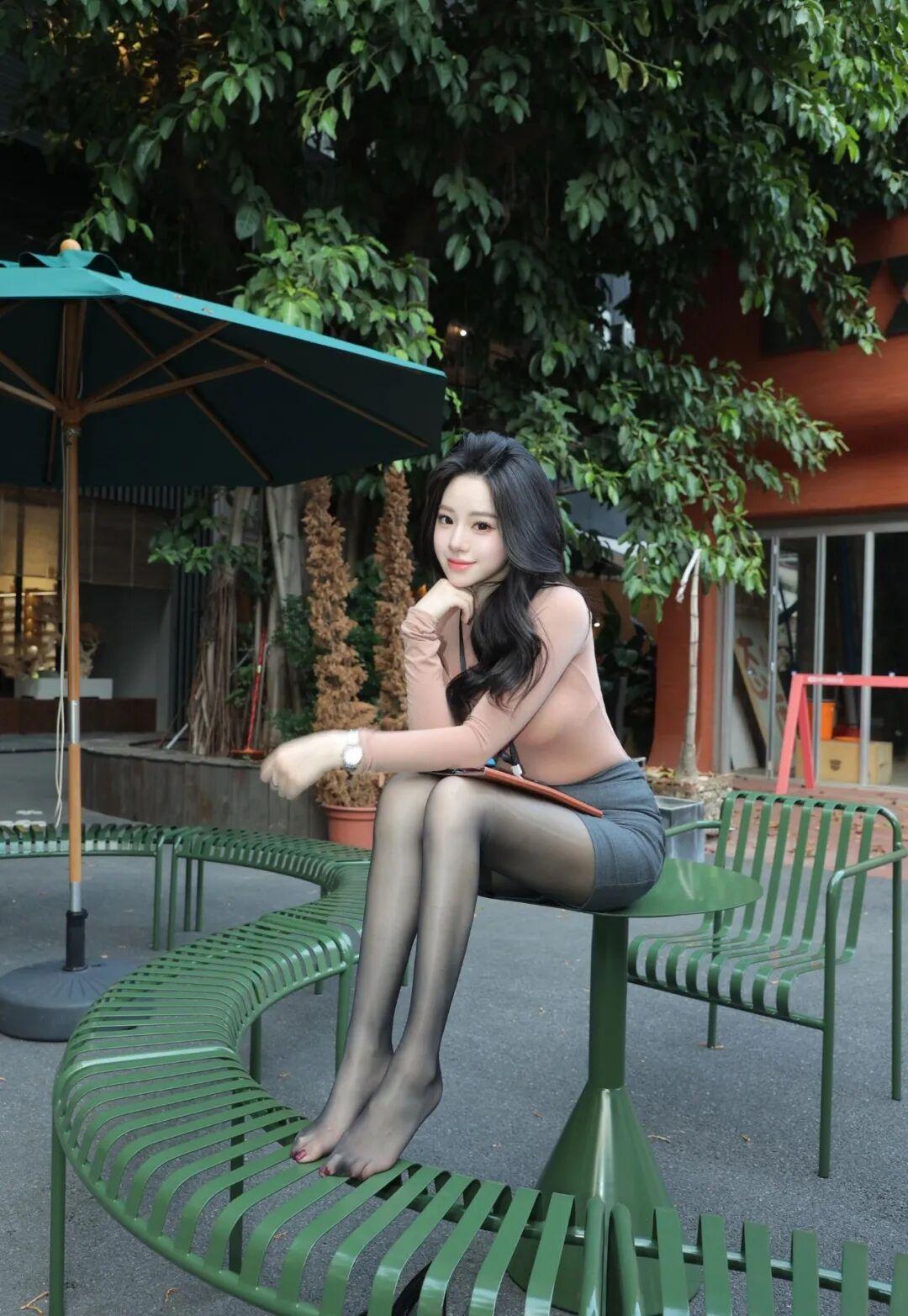 户外拍美美照氛围感毛衣穿搭 温柔风毛衣穿搭