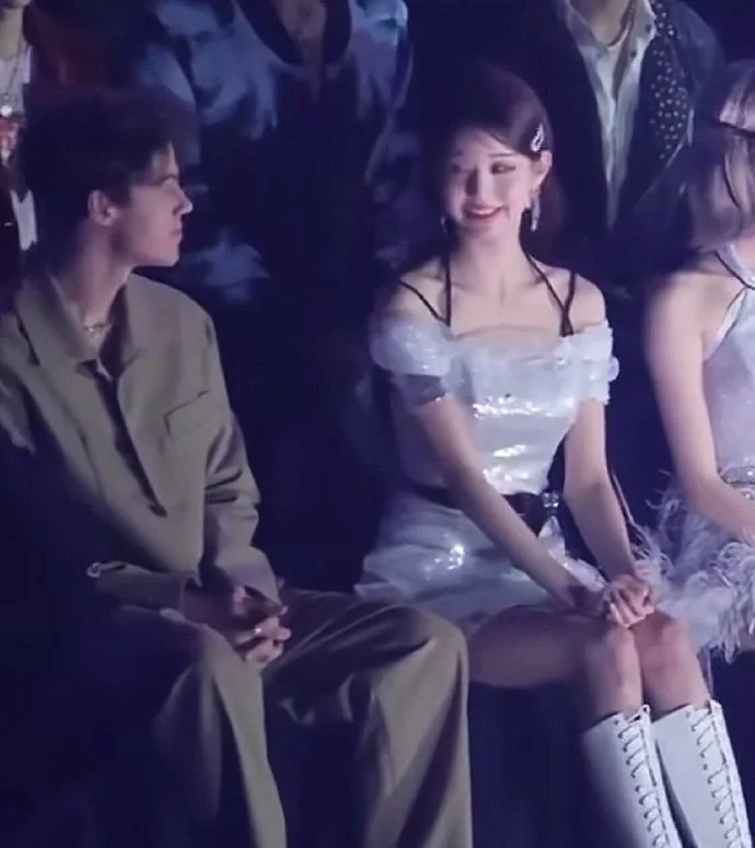 别被虚拟的网络拿捏住了，经常刷视频看到有些人好像每天都不用被生活所困，夏天去淄博...