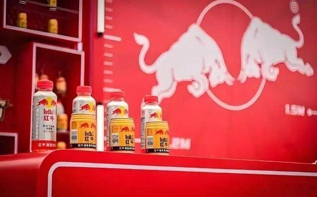 【挖来红牛21年“老兵”，伊利的瓶子里装的不只是水了】乳业巨头伊利悄悄挖来红牛中