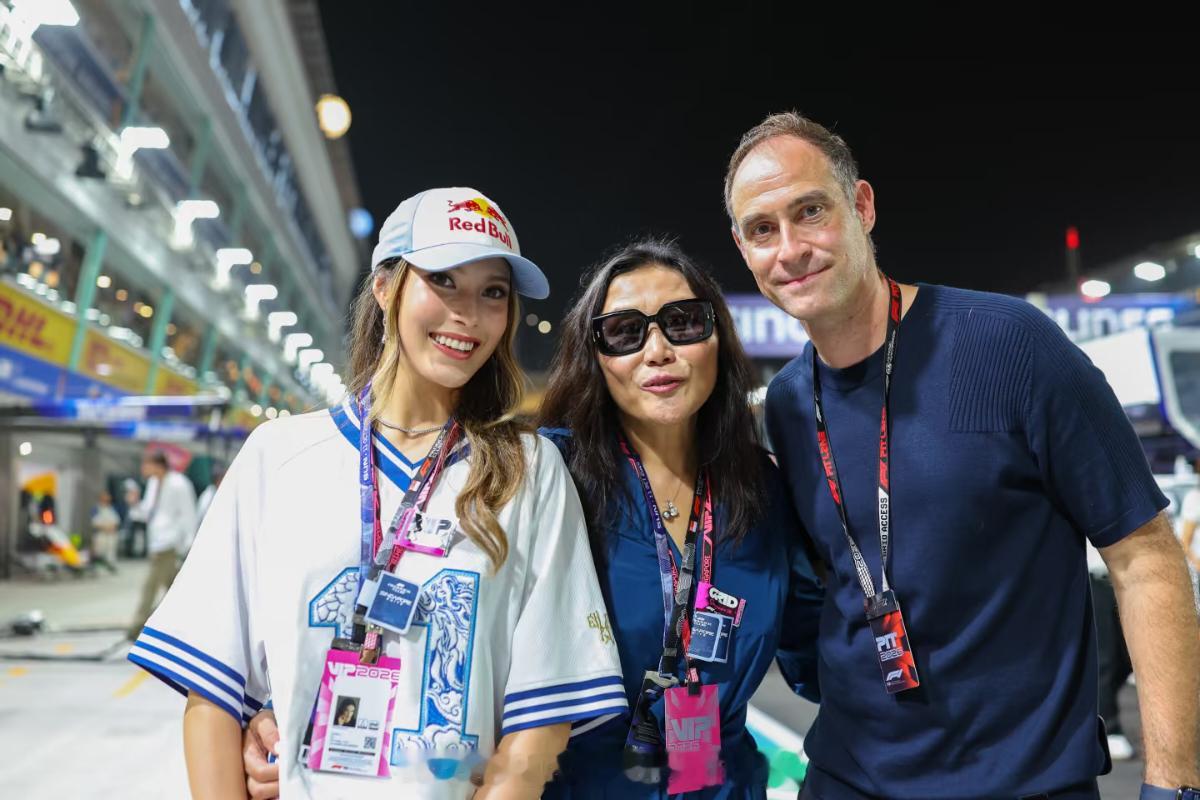 谷爱凌 【🍠路透】F1新加坡站爱凌、燕姐和奥利弗·明茨拉夫合影奥利弗·明茨拉夫