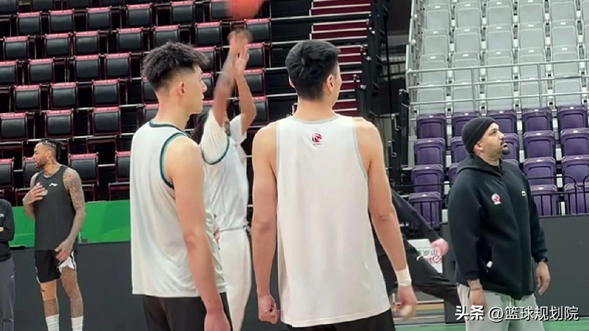 辽宁男篮踩场训练，看李晓旭的作用！

辽宁男篮今晚将迎战北京男篮，目前是辽宁男篮