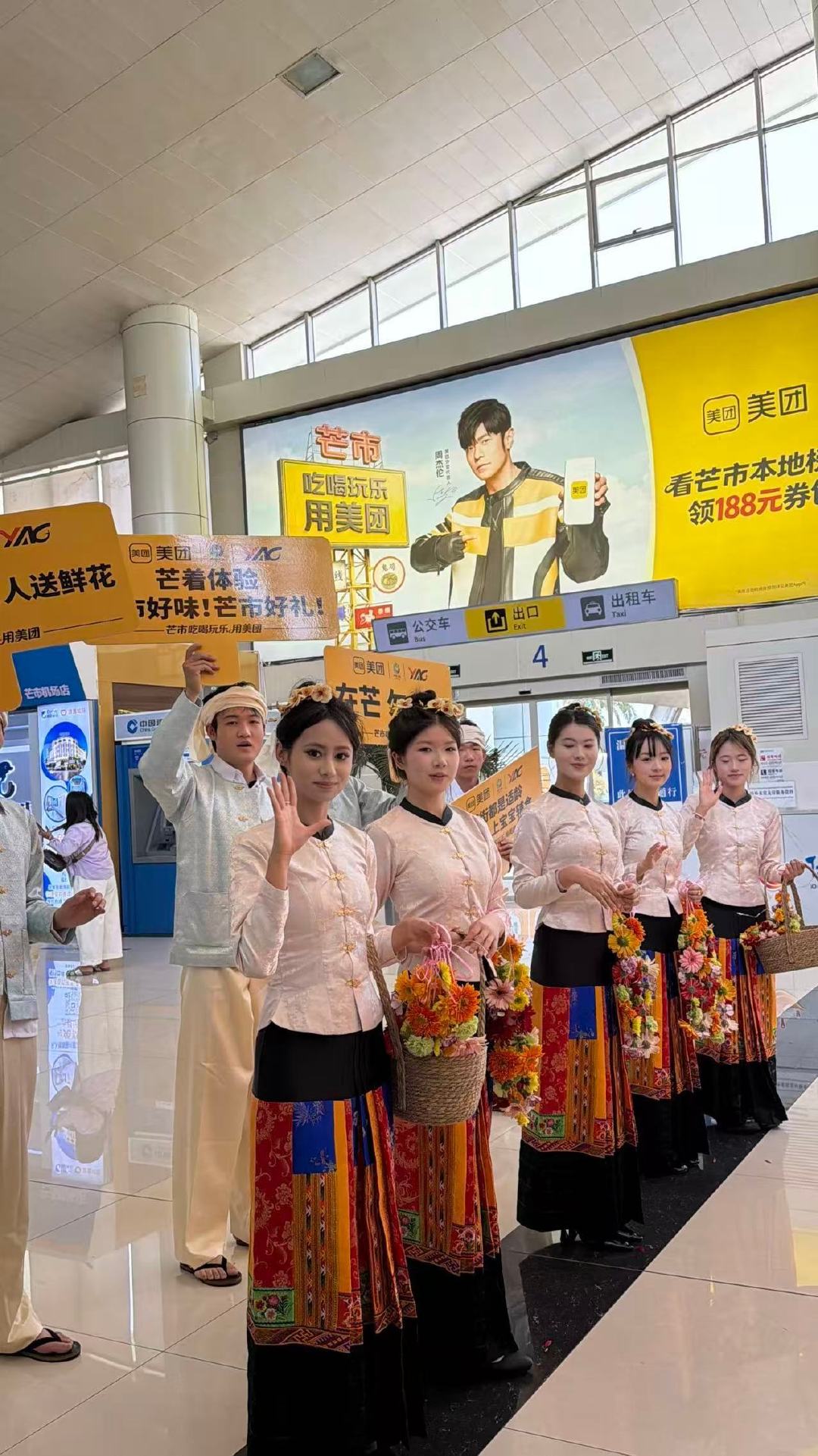 人一旦爱上旅游五一小城旅行被美团狠狠上了堂沉浸式攻略课！各地花式宠客氛围感拉满，