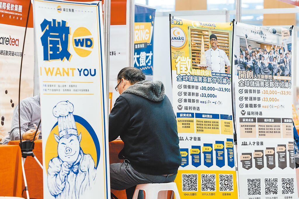 台湾《中国时报》发文写道：“台湾民主化多年，赢者全拿的选举制度与社会同温层现象，