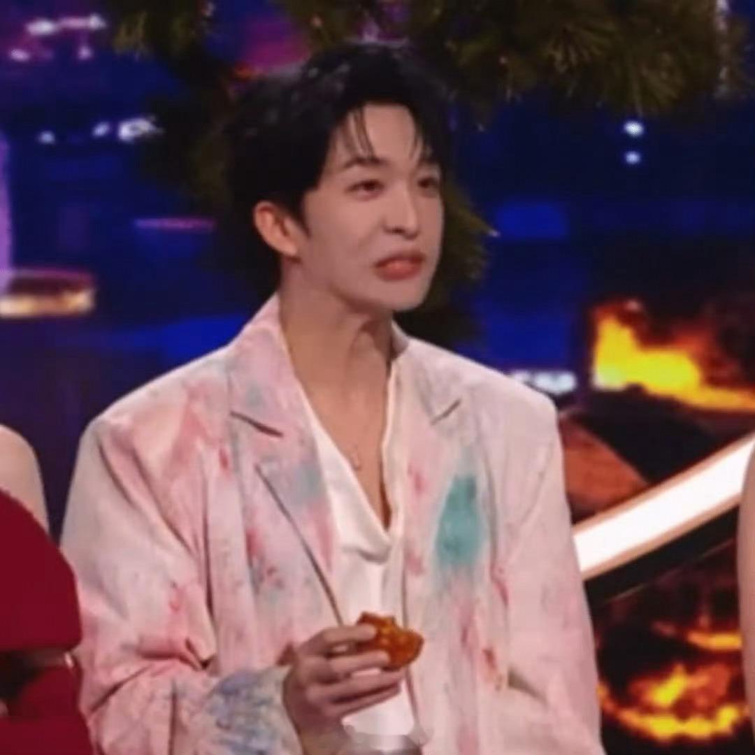 黄子弘凡回应被月饼噎到翻白眼湖南卫视中秋之夜名场面后续来了！黄子弘凡现场在线回应