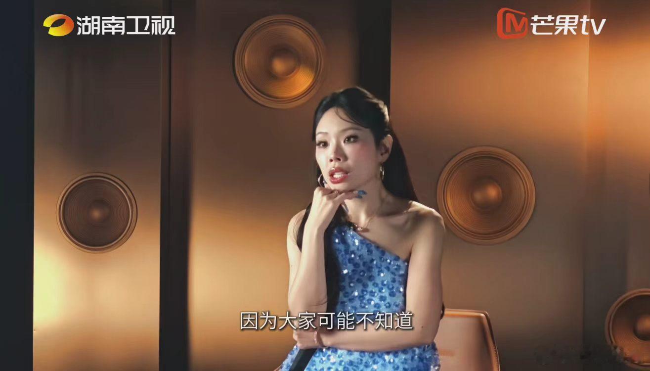 万妮达说很敬佩刘惜君歌手2026 万妮达采访走心发言，先稳住名次再打磨舞台，被刘