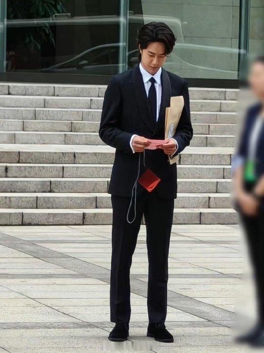 文明对话会议偶遇王一博王一博回归直发啦！王一博回归直发 ​​​