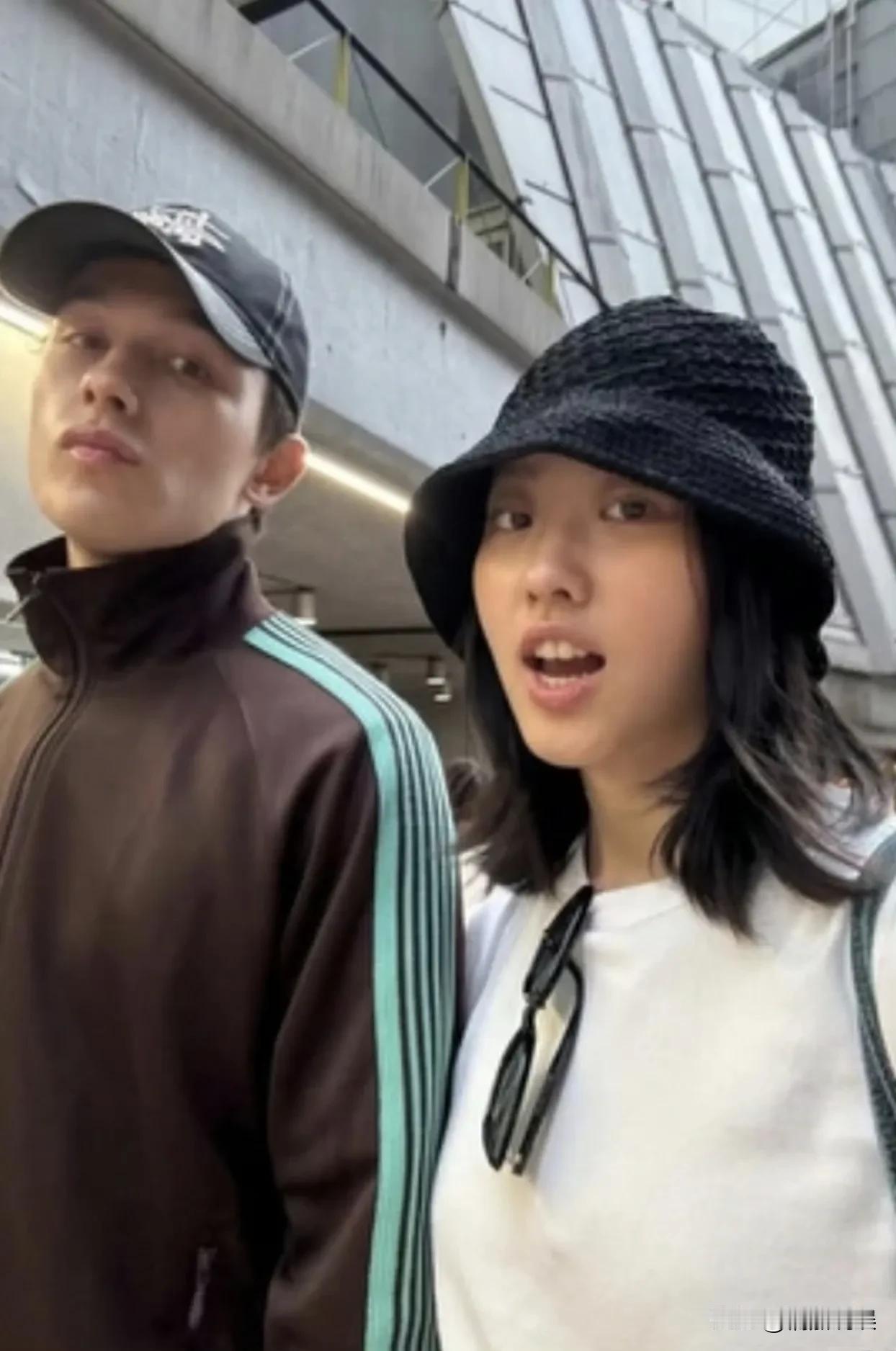 陈奕迅女儿陈康堤（包包）21岁生日，包包男朋友为她晒照庆生。
包包男朋友是一位日