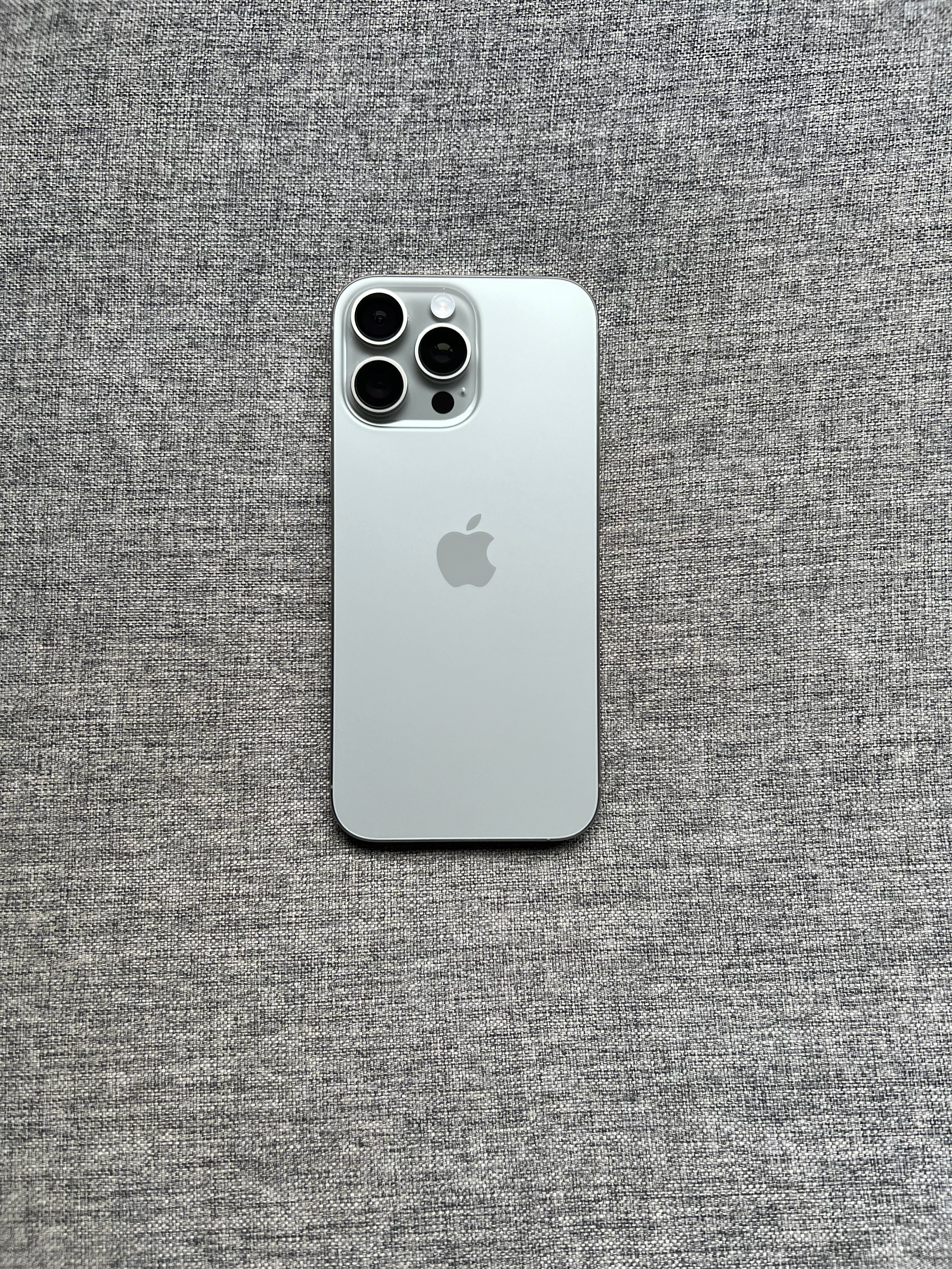 iPhone16 Pro Max 256G 原色，95新轻微划痕，🔋效率89，